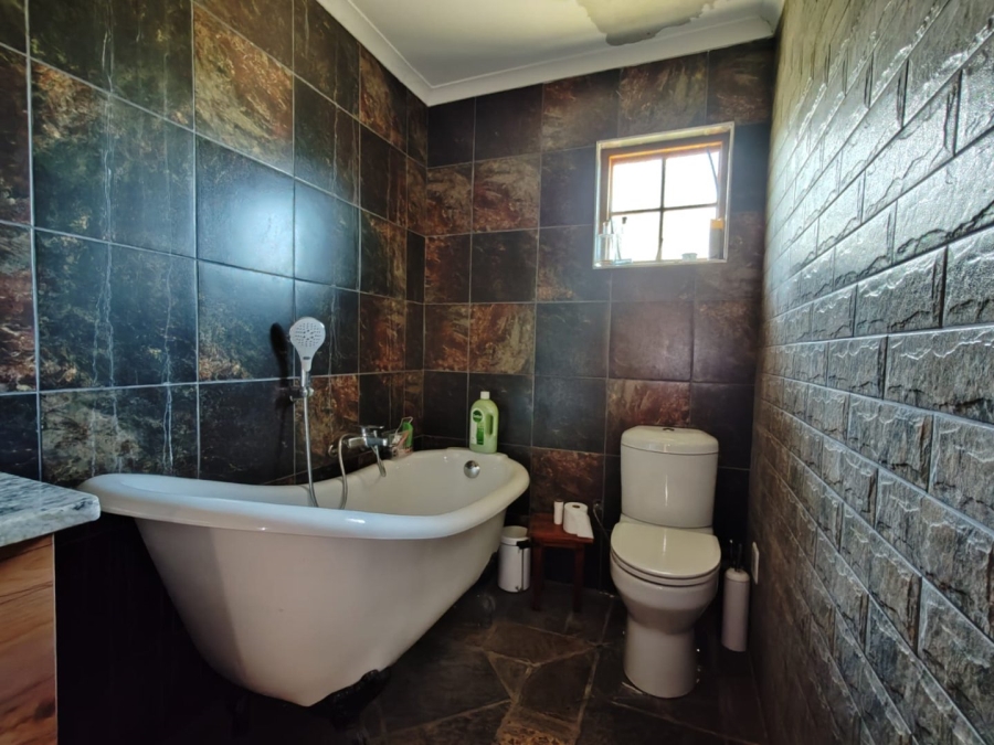 5 Bedroom Property for Sale in Boschenvaal River Front Lodges Free State